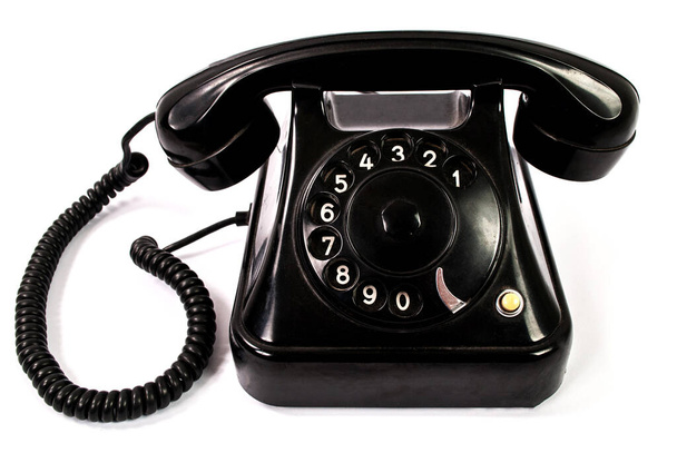 Antiguo teléfono negro retro aislado sobre un fondo blanco
 - Foto, Imagen