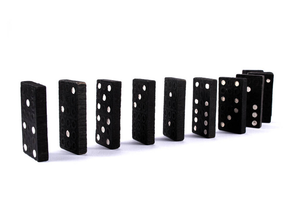 Domino egy sorban elszigetelt fehér háttér - Fotó, kép