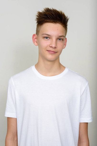 Young handsome teenage boy - Foto, afbeelding