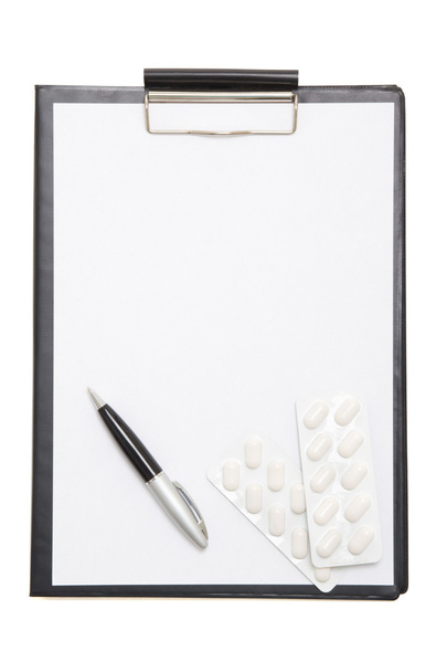 чорний буфер обміну з чистим паперовим листом, ручкою і таблетками ізольовані o
 - Фото, зображення