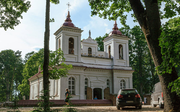 Kurmene, Latvia - June 28, 2020: Kurmene Catholic church was built in 1870 as the private chapel for Count Komorovsky - Foto, imagen