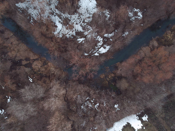 Ice on the river melts in the spring view from the height of the drone - Valokuva, kuva