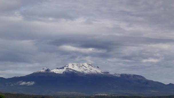 晴れた日に雪とプエブラ州のイスタッチフアトル火山のパノラマビュー - 映像、動画