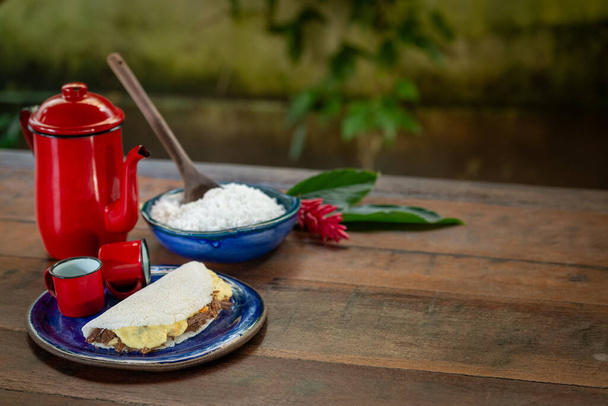 Tapiocas zijn vrij populair in het noordoosten van Brazilië, meestal vergezeld van koffie. - Foto, afbeelding