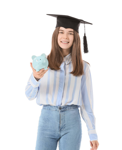 Teenage dívka s úsporami pro vzdělávání na bílém pozadí - Fotografie, Obrázek