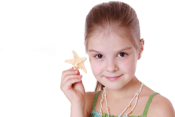 Little girl holds sea star - Valokuva, kuva
