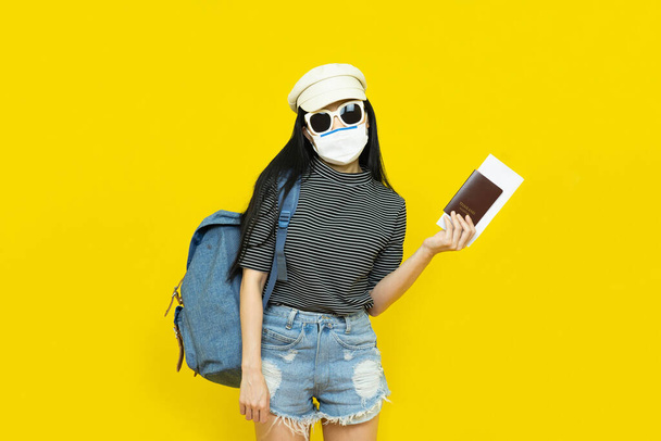 Young Asian female tourist wearing mask of new normal lifestyle - Foto, Imagen