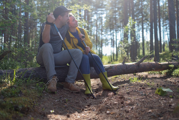 Couple in forest during hiking. Rest together. - Fotoğraf, Görsel