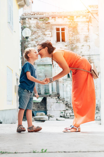 Mother and son tender kissing each other - 写真・画像
