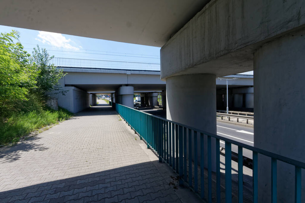 Passage supérieur routier et ferroviaire - Photo, image