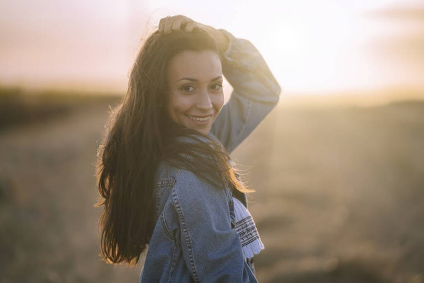 A selective focus of a beautiful  Caucasian brunette woman smiling for the camera - Fotoğraf, Görsel