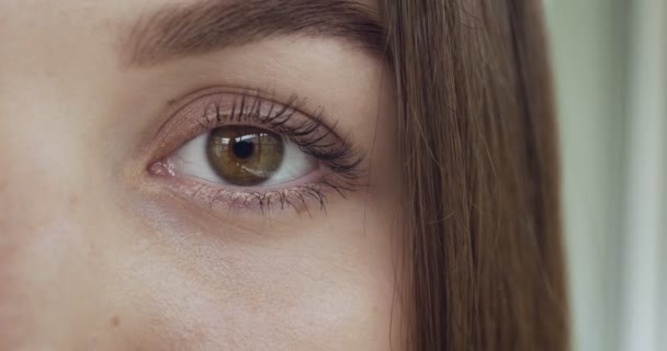 Hermoso ojo de mujer primer plano
 - Metraje, vídeo