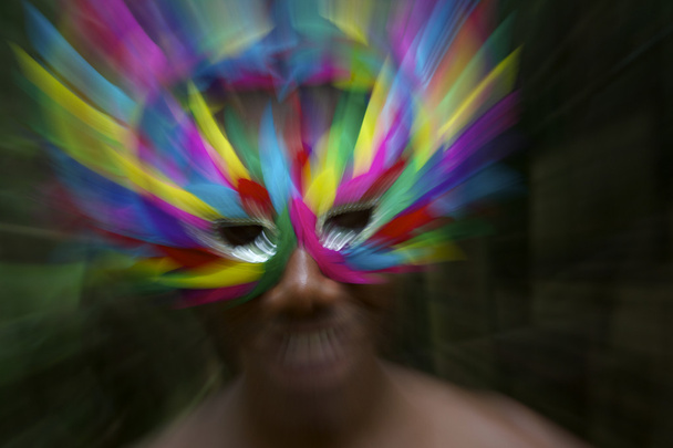 Brazil Carnaval Smiling Brazilian Man in Colorful Mask - Foto, Imagen