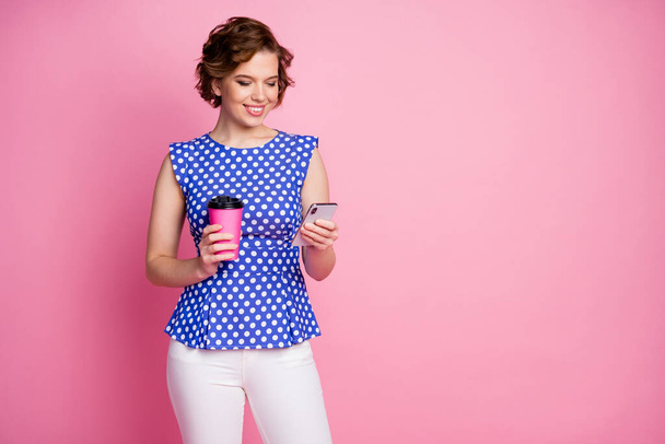 Portrait of her she nice-looking attractive lovely pretty cheerful cheery focused wavy-haired girl drinking latte chatting online isolated on pink pastel color background - Fotoğraf, Görsel