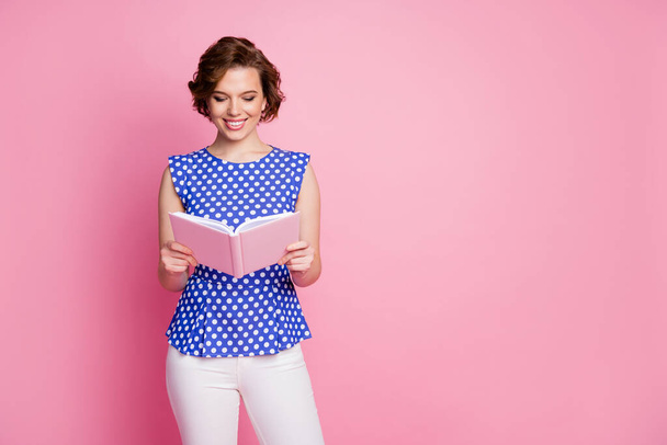 Portrait of her she nice-looking attractive lovely pretty focused cheerful cheery wavy-haired girl reading notes memories isolated on pink pastel color background - Foto, Imagem