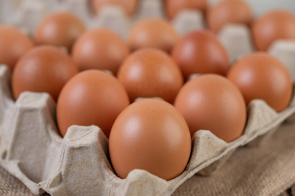 Raaka kana munat luomuruokaa hyvää terveyttä proteiinipitoista. - Valokuva, kuva
