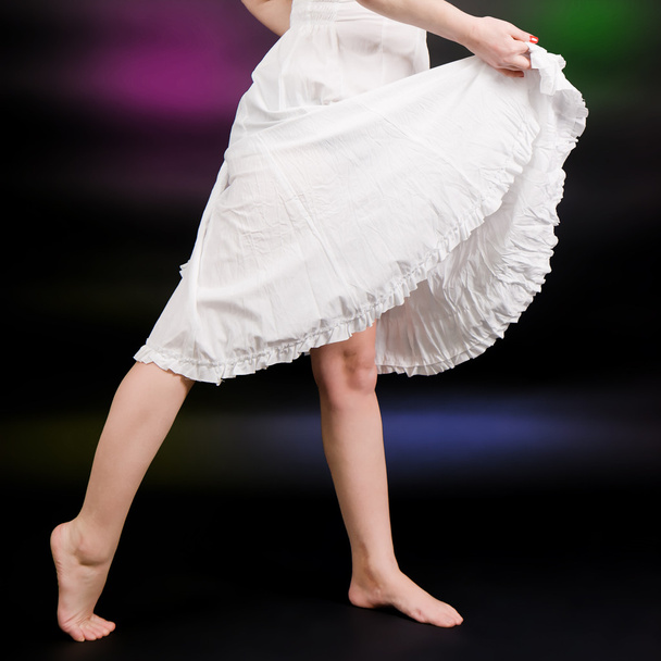 Girl in summer dress - Foto, afbeelding
