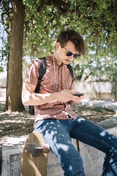 Young man relaxing outdoors during work break - Foto, imagen