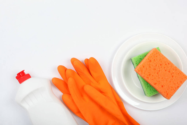 líquido de lavagem de pratos em uma vista superior de fundo colorido. minimalismo, espaço para texto
 - Foto, Imagem