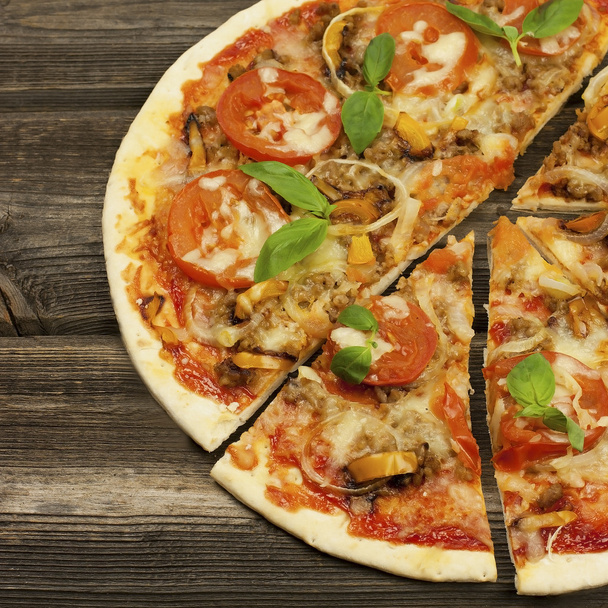 Friss olasz pizza, felülnézetben - Fotó, kép