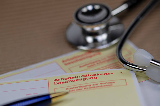 Arbeitsunfaehigkeitsbescheinigung, Certificat d'invalidité pour soumission à la compagnie d'assurance maladie et l'employeur - Photo, image