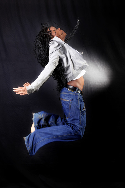 Afro-Amerikan dansçı olarak atlama - Fotoğraf, Görsel