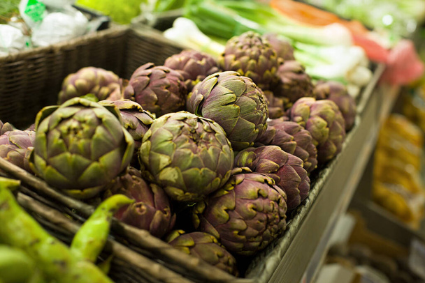 Artichoke in the market. Concept of healthy food, bio, vegetarian, diet. - Valokuva, kuva