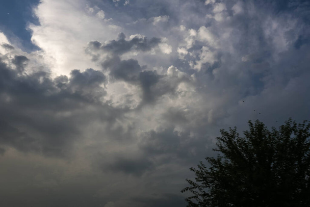 Ciel nuageux dramatique et orage, Paysage nuageux au-dessus de la mer d'Arabie - Photo, image