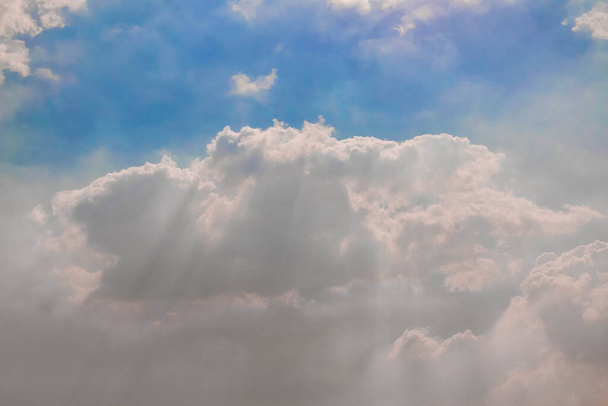 Dramaattinen pilvinen taivas ja ukkonen, pilvi yli Arabianmeren - Valokuva, kuva