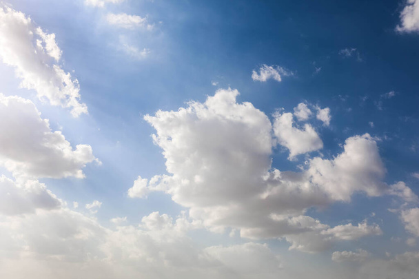 Dramatik Bulutlu Gökyüzü ve Gök Gürültüsü, Arap Denizi üzerindeki Bulut - Fotoğraf, Görsel