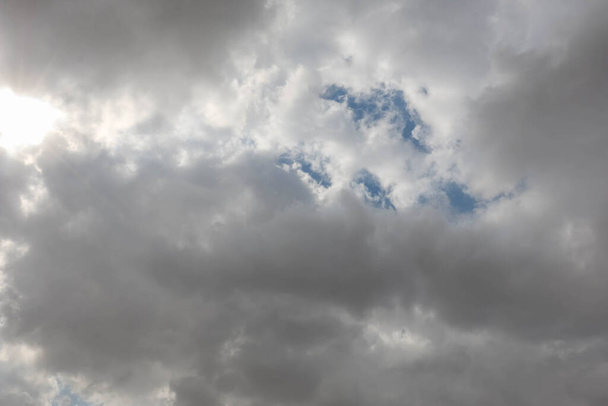 Cielo nublado dramático y tormenta eléctrica, paisaje nublado sobre el mar Arábigo
 - Foto, Imagen
