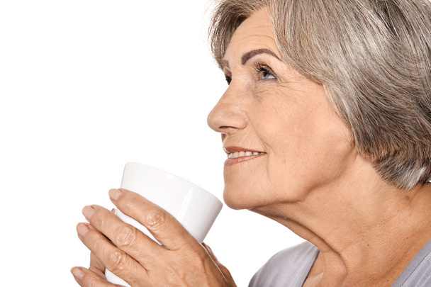 Retrato de una atractiva mujer de mediana edad con copa
 - Foto, imagen