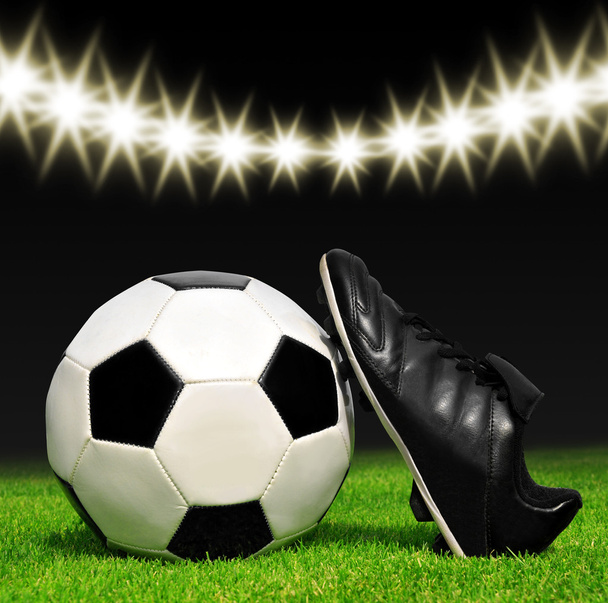 Futbol topu ve ayakkabısı - Fotoğraf, Görsel