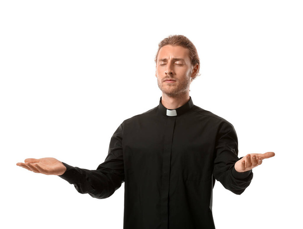 Sacerdote orante su sfondo bianco - Foto, immagini