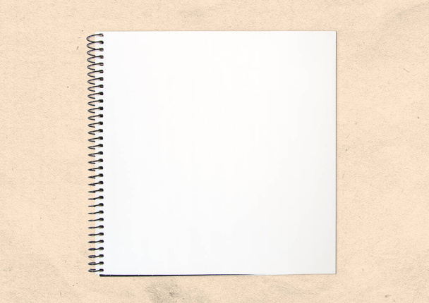 Die pädagogische Zeichenklasse blanko quadratische weiße Skizze und Notizbuch-Attrappe  - Foto, Bild