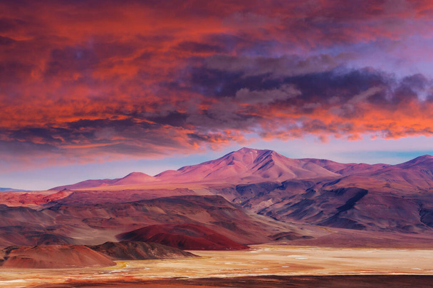 Φανταστικά τοπία της Βόρειας Αργεντινής. Όμορφα εμπνευσμένα φυσικά τοπία. - Φωτογραφία, εικόνα