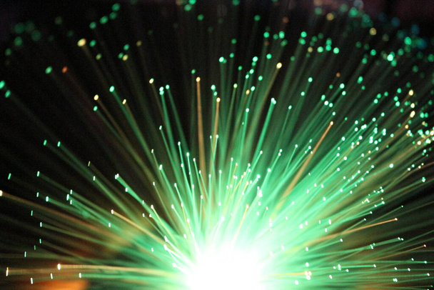 A lâmpada de fibra óptica produz efeitos de iluminação sugestivos
 - Foto, Imagem