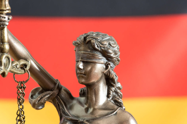 Drapeau de l'Allemagne et Justitia - Photo, image