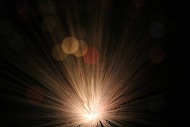 A száloptikás lámpa szuggesztív fényhatást fejt ki. - Fotó, kép