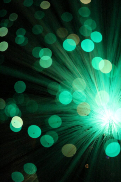 La lámpara de fibra óptica produce efectos de iluminación sugerentes
 - Foto, Imagen