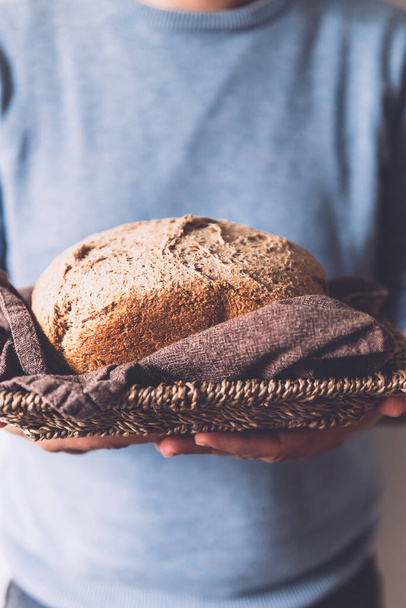 домашній хліб з непросіяного борошна
 - Фото, зображення