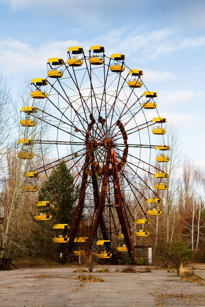 Abandoned ferris wheel in amusement park in Pripyat, Chernobyl area, Ukraine - Photo, Image