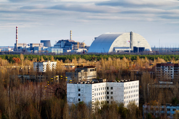 Vue depuis le toit d'un immeuble de 16 étages à Pripyat, Tchernobyl Nuclear Power Plant Zone of Alienation, Ukraine - Photo, image
