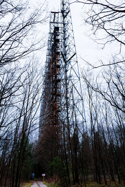 Moskevské oko zvané Duga3 nebo Černobyl2. Starý sovětský vojenský radar poblíž vesnice Pripyat. Ukrajina - Fotografie, Obrázek