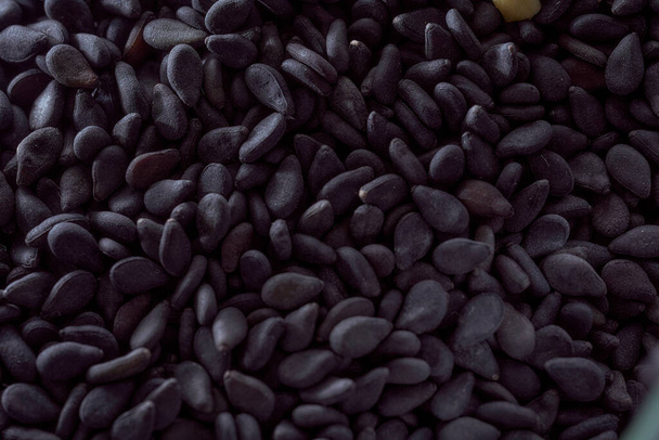 Hintergrund schwarze Sesamsamen. Hochwertiges Foto - Foto, Bild