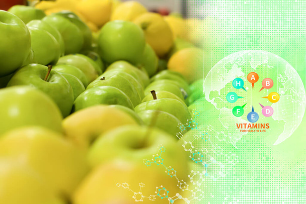 Manzana fresca en el supermercado. Concepto de alimentación saludable, bio, vegetariano, dieta
. - Foto, Imagen