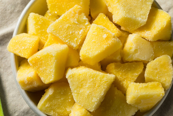 Yellow Organic Frozen Pineapple Slices to Eat - Foto, Bild