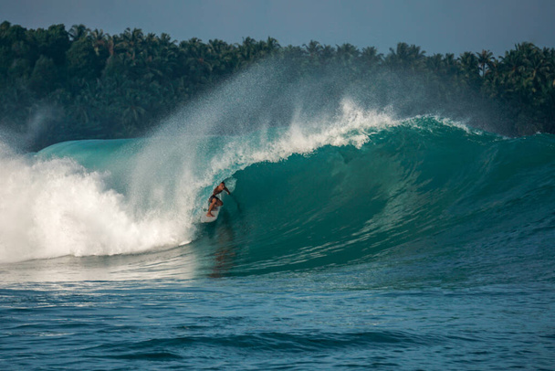 Surfer on perfect blue big tube wave, empty line up, perfect for surfing, clean water, Indian Ocean in Mentawai islands, spot EBay - Foto, immagini