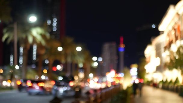 Defocused υπέροχη λεωφόρο Las Vegas Strip, πολυτελές καζίνο και ξενοδοχείο, περιοχή τυχερών παιχνιδιών στη Νεβάδα, ΗΠΑ. Νυχτερινή ζωή και την κυκλοφορία κοντά στην οδό Fremont στο τουριστικό θέρετρο χρήματα παίζοντας. Νέον φώτα της πόλης αμαρτία. - Φωτογραφία, εικόνα