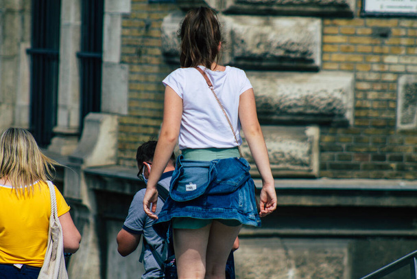 Budapeszt Węgry 16 lipca 2020 Widok niezidentyfikowanych pieszych spacerujących po historycznych ulicach Budapesztu, stolicy i najbardziej zaludnionego miasta Węgier - Zdjęcie, obraz